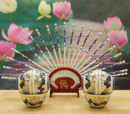 Nguyên tắc về cách sắp xếp bàn thờ gia tiên mang lại tài lộc cho 12 con giáp 13 Bát đũa thờ (cách sắp xếp bàn thờ gia tiên)