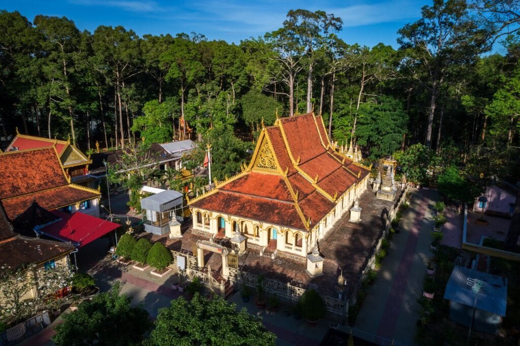 Top 7 Ngôi Chùa Nổi Tiếng Linh Thiêng Ở Miền Tây Nên Đến Trong Dịp Cuối Năm 2023. 6 Chùa Âng Trà Vinh