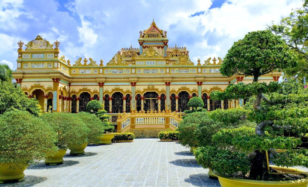 Top 7 Ngôi Chùa Nổi Tiếng Linh Thiêng Ở Miền Tây Nên Đến Trong Dịp Cuối Năm 2023. 7 Chùa Vĩnh Tràng Tiền Giang.