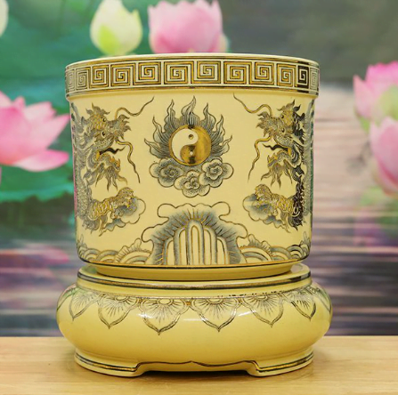 Nguyên tắc về cách sắp xếp bàn thờ gia tiên mang lại tài lộc cho 12 con giáp 2 Bát hương (cách sắp xếp bàn thờ gia tiên)