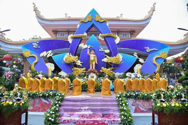 Đại lễ Phật đản tổ chức tại chùa Hoằng Pháp, huyện Hóc Môn, TP.HCM