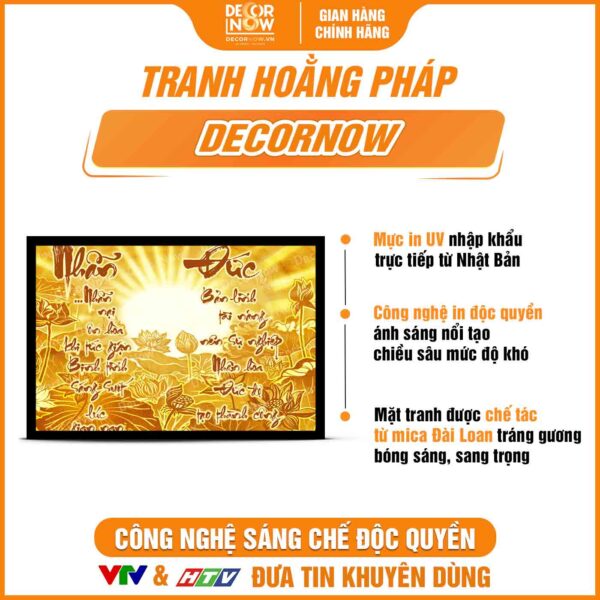 Bề mặt tranh trúc chỉ in ngang chữ "Nhẫn Đức" cùng hoa sen DecorNow TC534