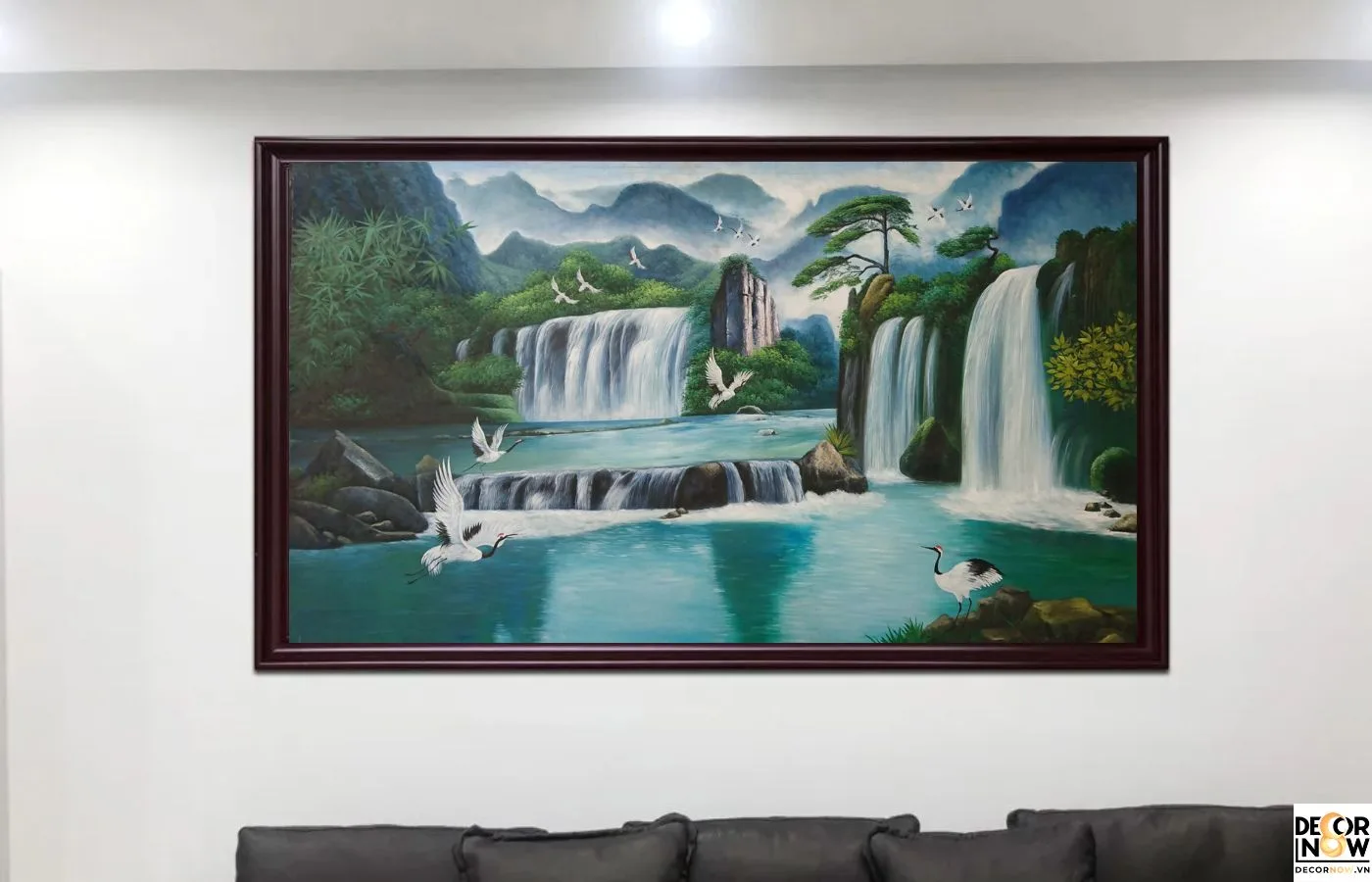 Tranh thác nước chảy róc rách phù hợp cho người mệnh Mộc